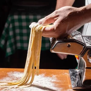Aula de culinária italiana para o casal