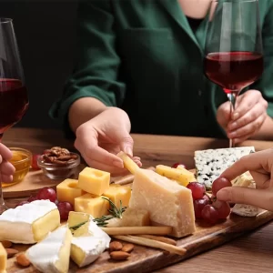 Degustação de queijos e vinhos italianos